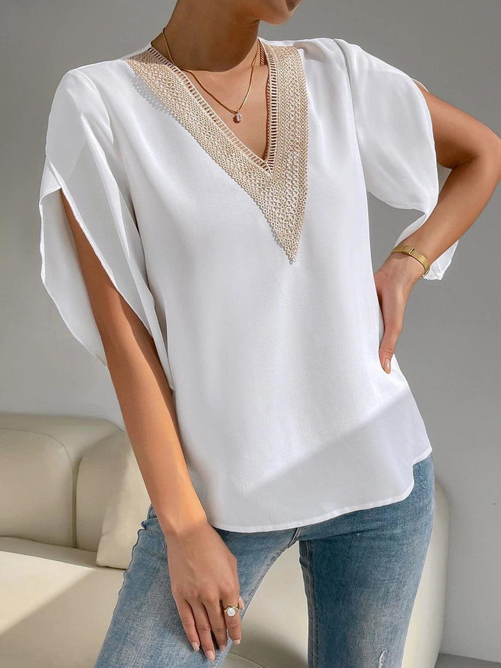 Dame V-hals bluse med elegant spidskant Stilla