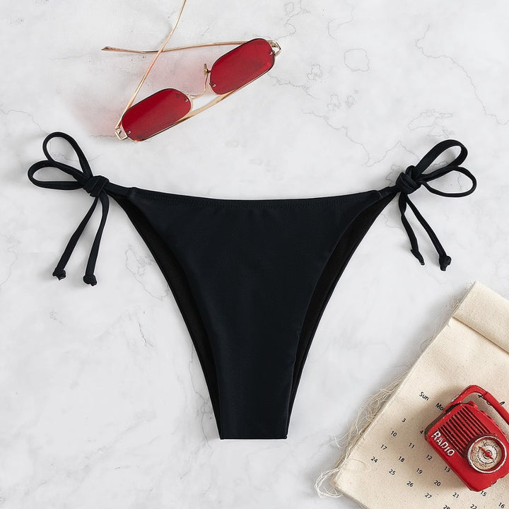 Dame bikini bund med justerbare sidestræk og høj udskæring Skovae