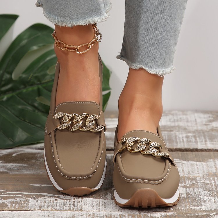 Dame Slippers med moderne kædeaccent og komfortabel sål Stilla