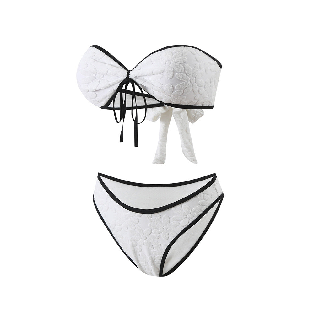 Dame bikini-sæt med blomsterstrukturdesign og komfortabelt bandeau-top Stilla
