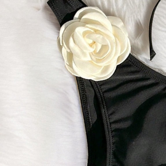 Damebikini med dekorative blomsterapplikationer Skovae