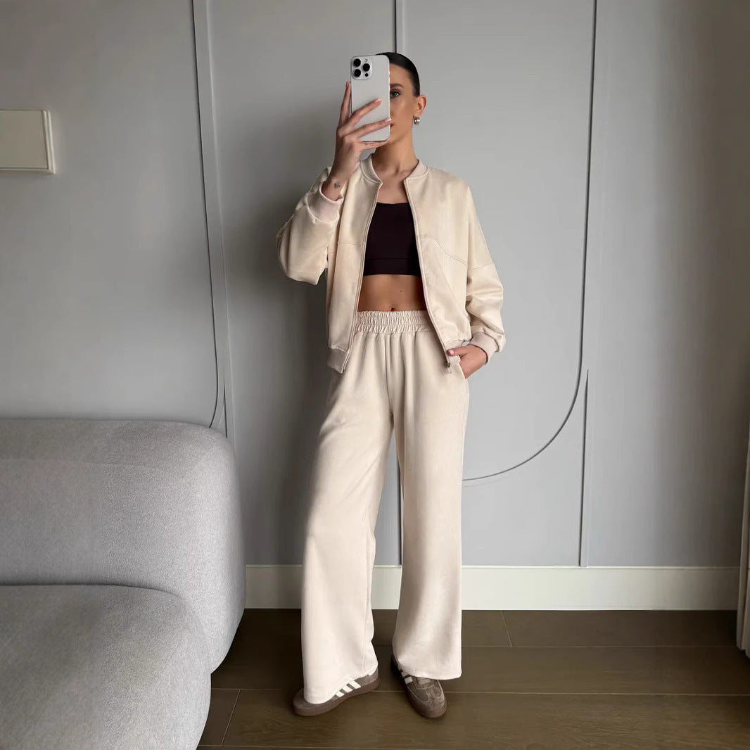Kvindernes stilfulde fritidssæt med cropped top og løs pasform