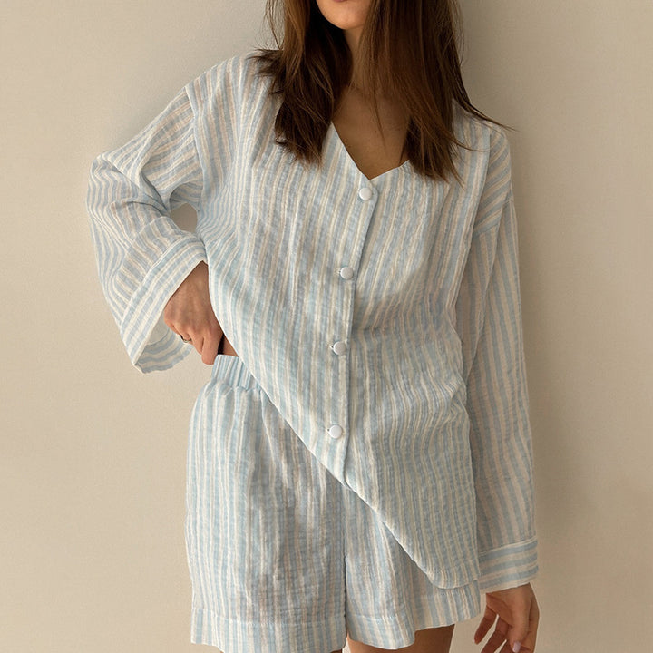 Dame pyjamasæt lavet af åndbart bomuldsstof med elegante striber Stilla