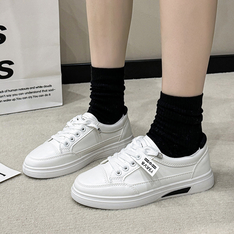 Dame Sneakers i minimalistisk design med åndbar overfladestruktur og skridsikker sål Stilla