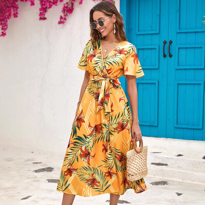 Dame maxikjole med floral wrap-design og sidelæns split Stilla