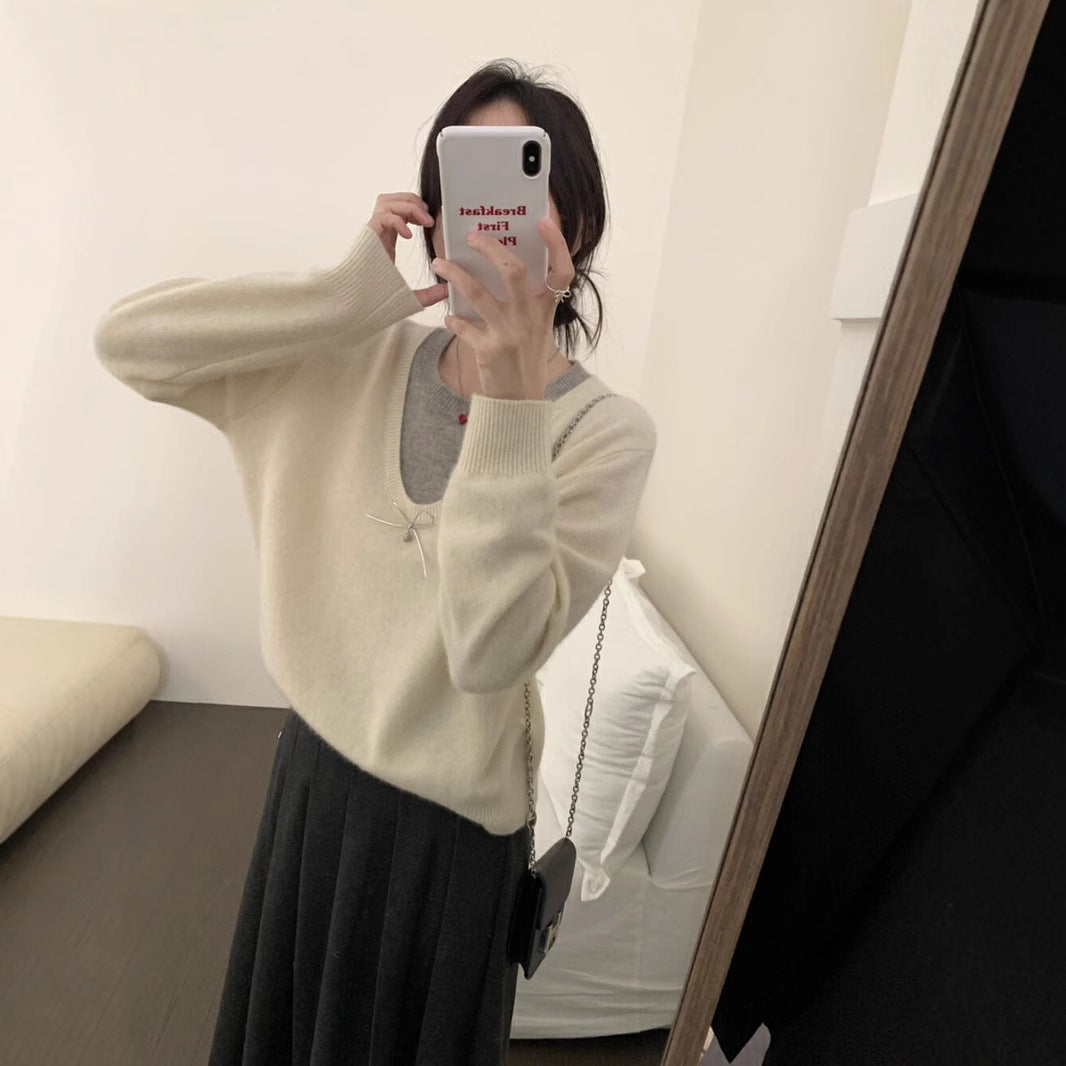 Kvindesweater med elegant V-hals og premium bueapplikation Stilla