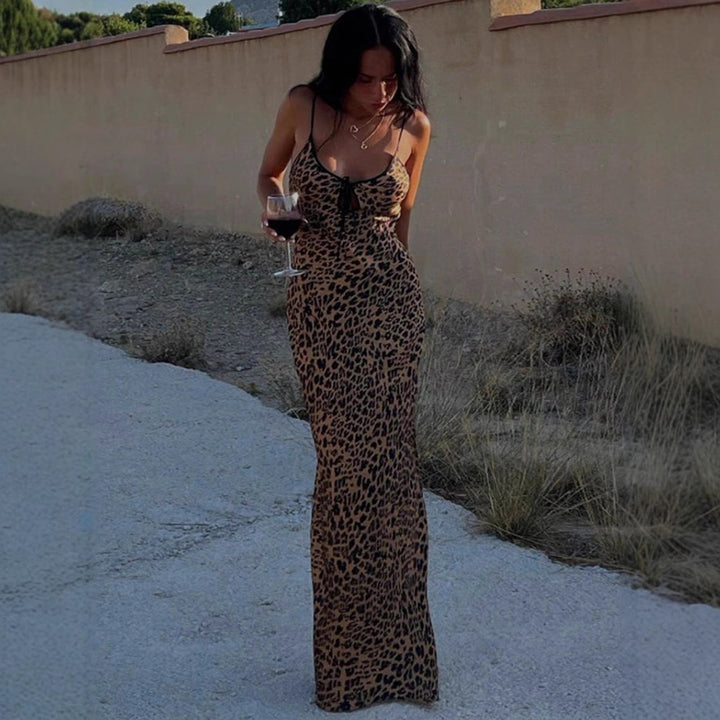 Damer Maxikjole med trendy leopardmønster og legende rygsnøresdesign Stilla