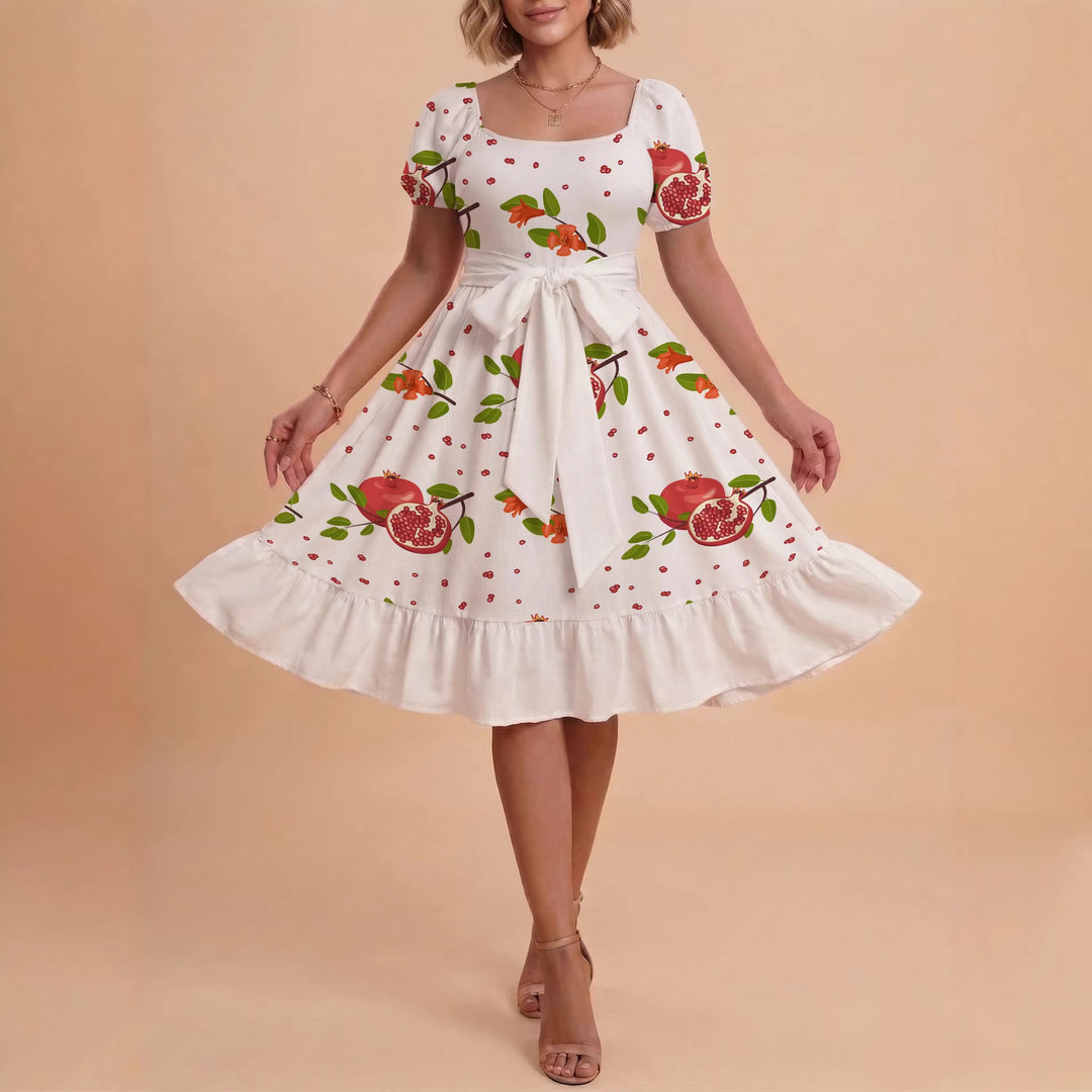 Damekjole med figursyet snit og legende blomsterdesign Skovae
