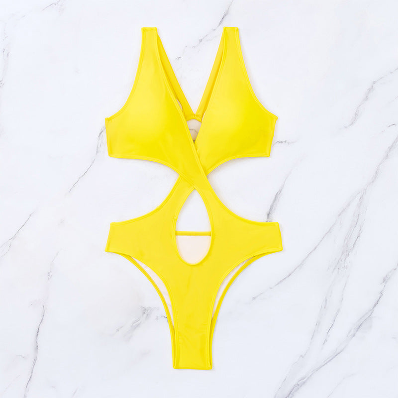 Dame One-piece badedragt med moderne cut-out og krydsdesign Stilla