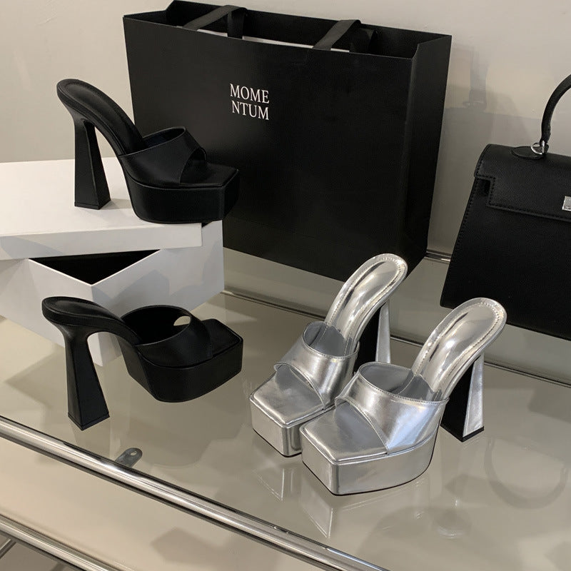 Dame Plateau-Sandaler med glitrende overflade og fashionable blokhæle Stilla