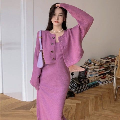 Kvinders strikkede kjole med matchende cardigan og knapdesign Stilla