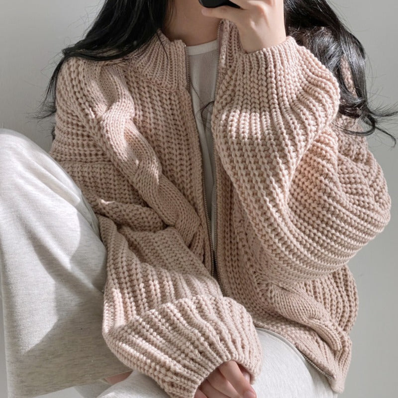 Kvindernes hyggelige cardigan med voluminøse ærmer og moderne design Stilla