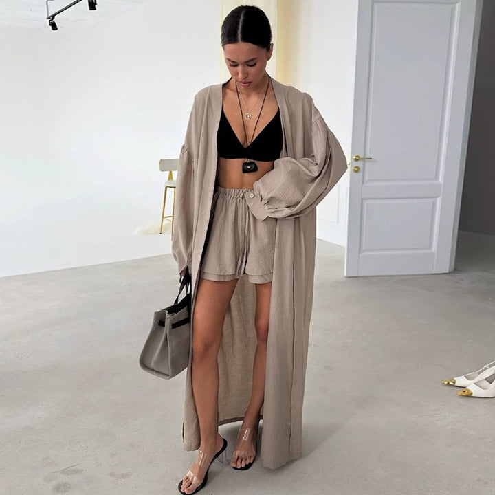 Dame sæt af elegant, luftig bluse og behagelige shorts Stilla