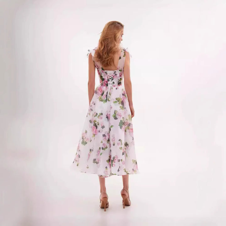 Kvinders blomsterkjole med off-the-shoulder design
