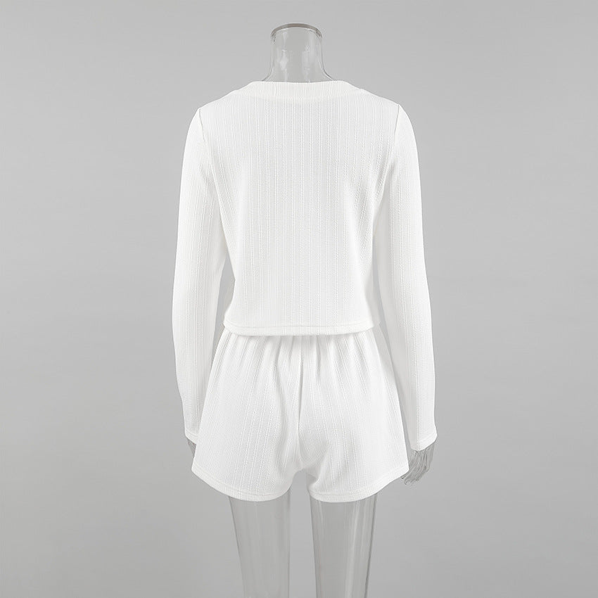 Dame pyjamasæt med langærmet Henley-overdel og løse shorts Stilla