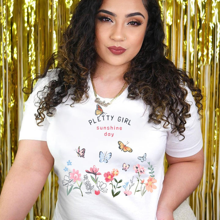 Kvinders t-shirt med legende blomsterprint og elegant print Stilla