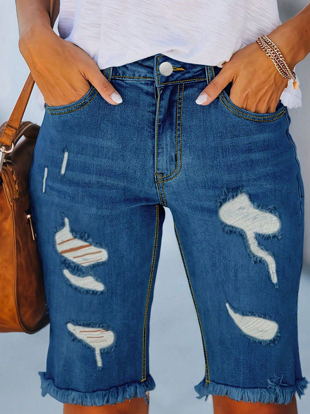 Dame stilfulde denim-shorts med modische destroyed-detaljer og fransede kanter Stilla