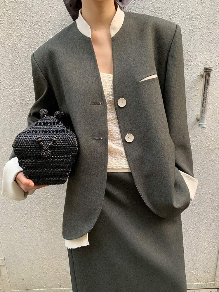 Dame elegant skåret blazer-sæt med fine detaljer og kontrasterende accenter Stilla