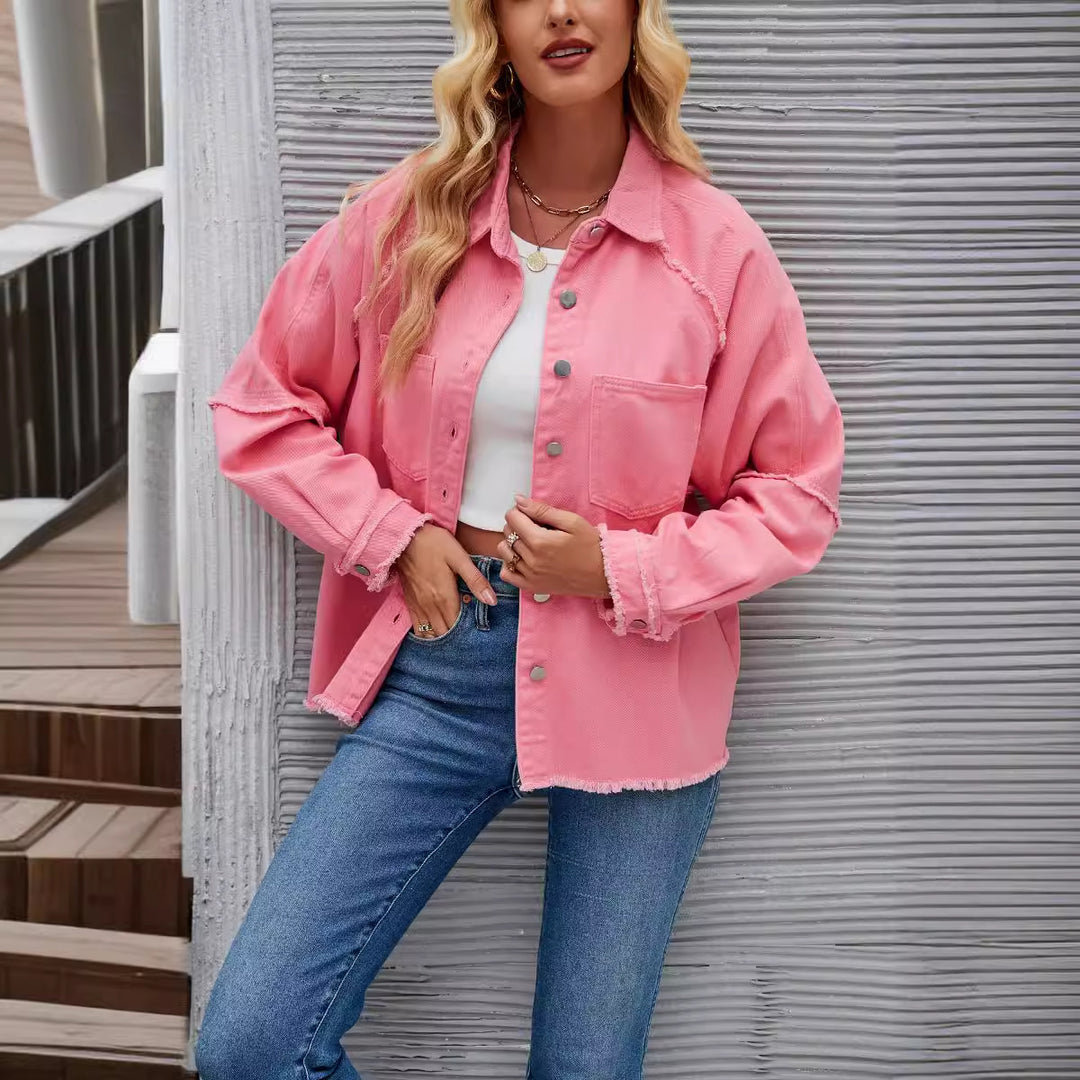 Dame Denimjakke med afslappet snit og frynset detaljer Stilla