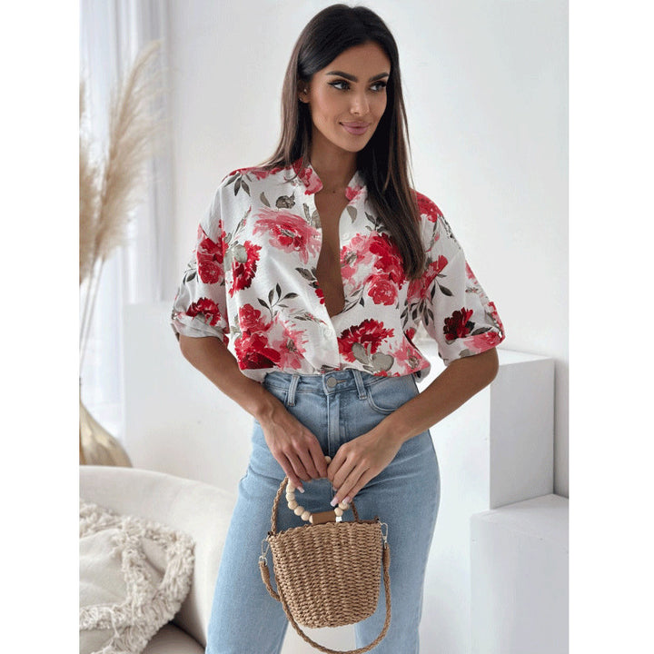 Damebluse med floral design og casual snit Stilla