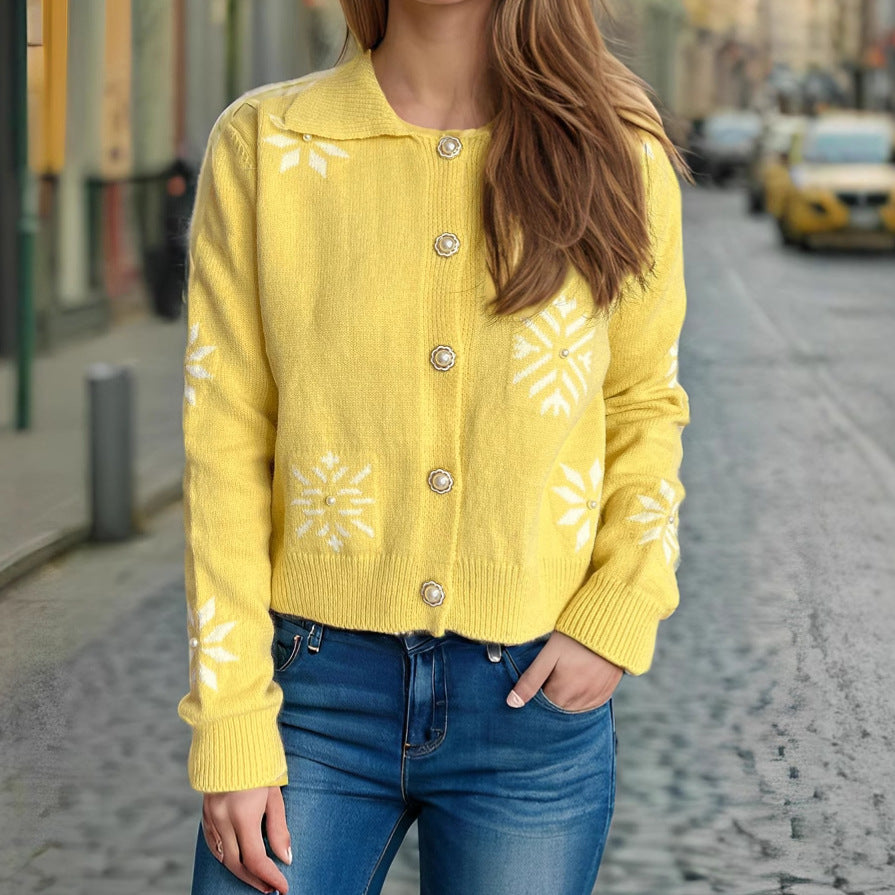 Kvindernes cardigan med legende snefnug-applikationer og elegante knapdetaljer Stilla