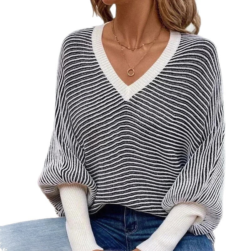 Kvinders strikkede sweater i et moderne stribet look med V-hals Stilla