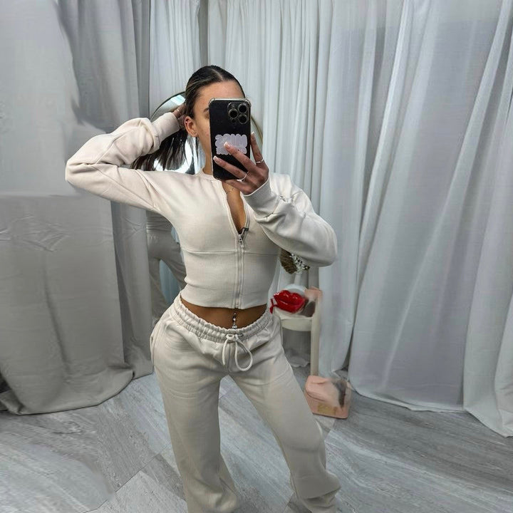 Damer sporty to-delt sæt med cropped zip pullover og komfortable joggingbukser Skovae