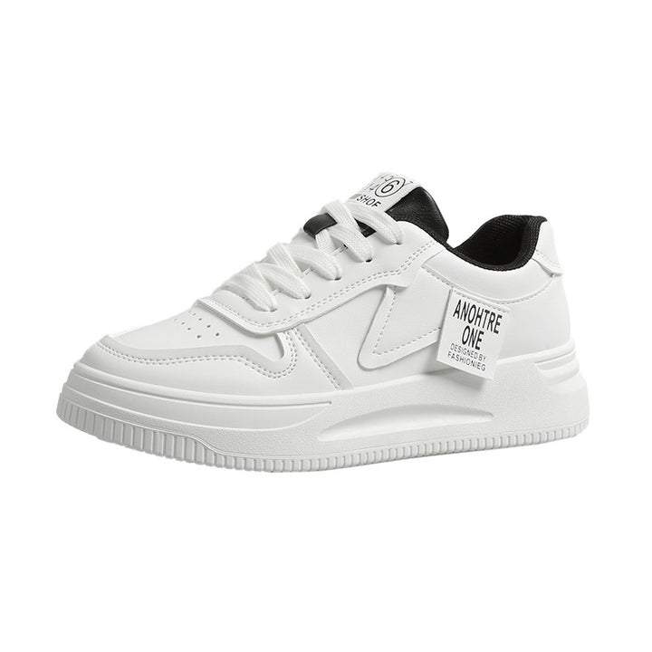 Dame sneakers i sporty design med polstret sål og innovative detaljer Stilla