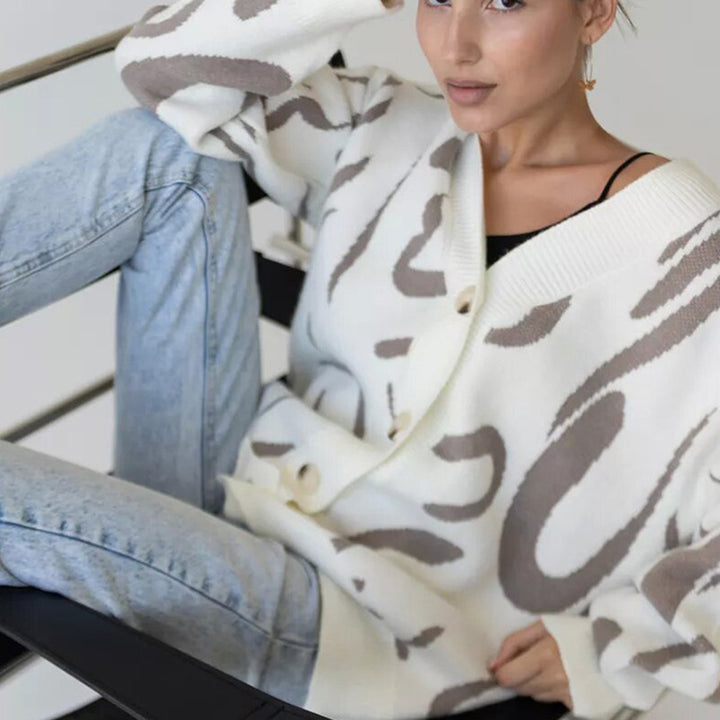 Dame cardigan med moderne mønster og elegante knapper