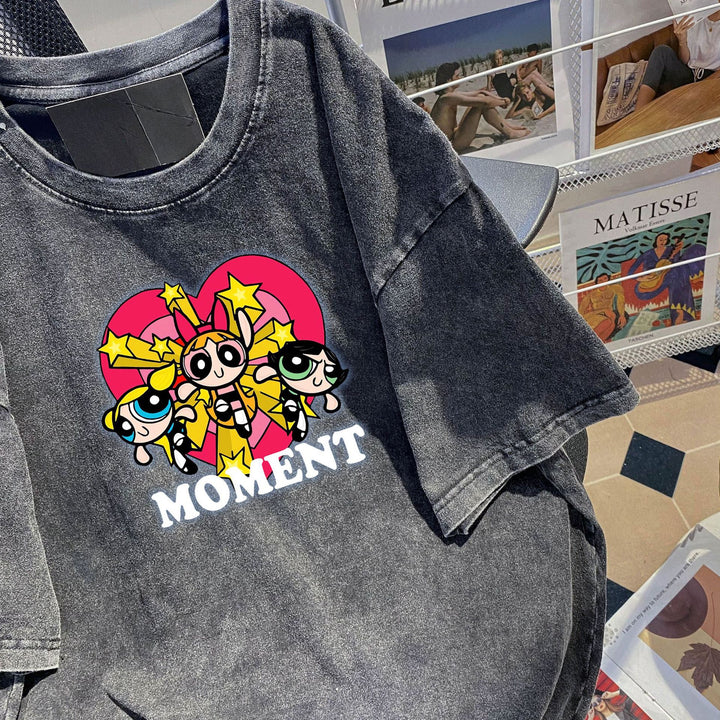 Dame T-shirt med legende cartoon-print og afslappet snit Stilla