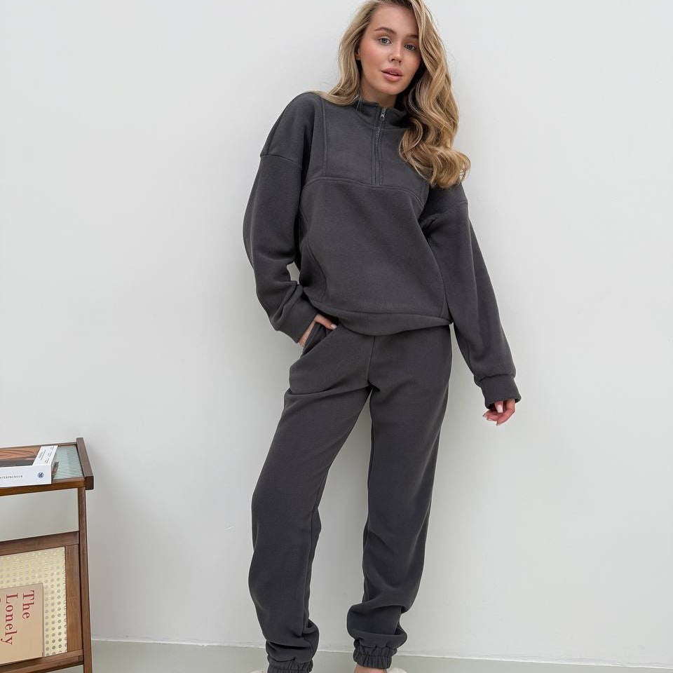 Kvinders hyggelige fleece joggingdragt med høj krave og elastiske manchetter