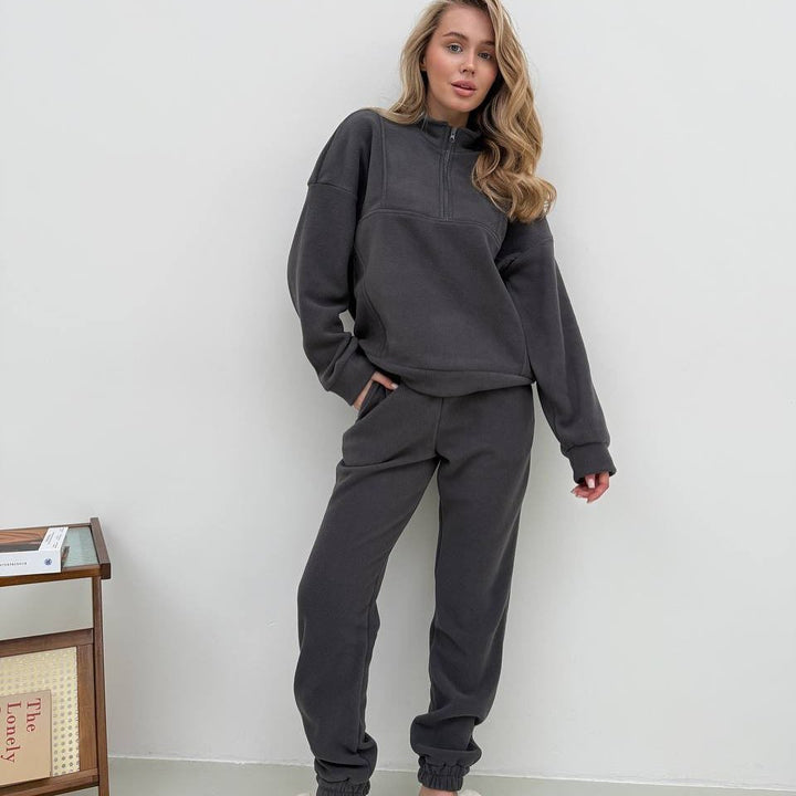 Kvinders hyggelige fleece joggingdragt med høj krave og elastiske manchetter