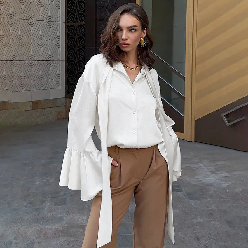Damebluse med voluminøse ærmer og elegante bindebånd Stilla