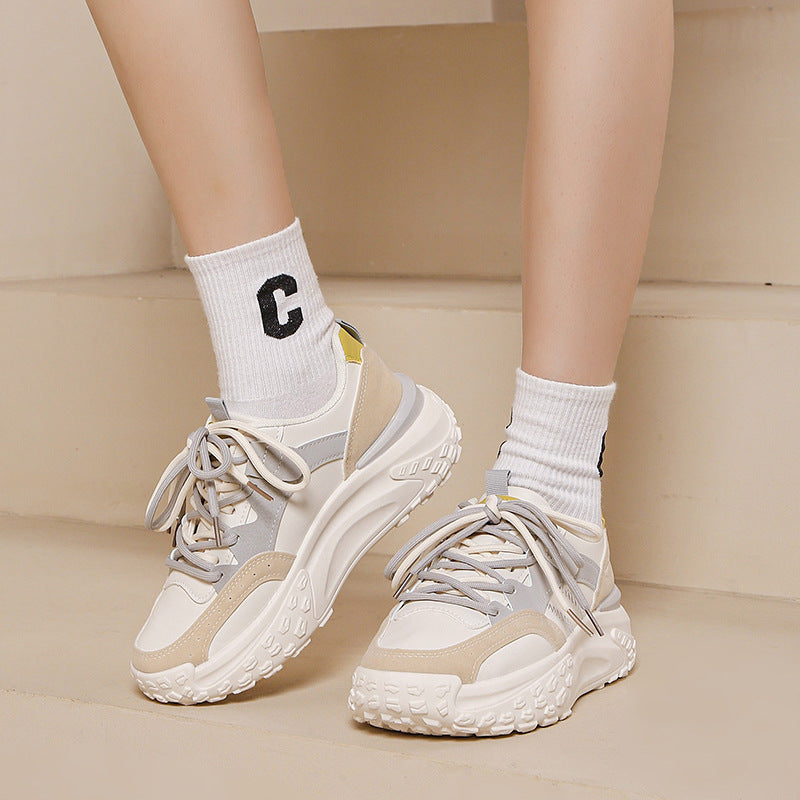 Dame sporty sneakers med tykk profilsål og innovativt dæmpningssystem Stilla