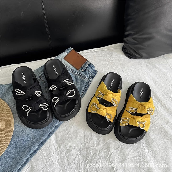 Dame platform-sandaler med elegante perledetaljer og moderigtig knude Stilla
