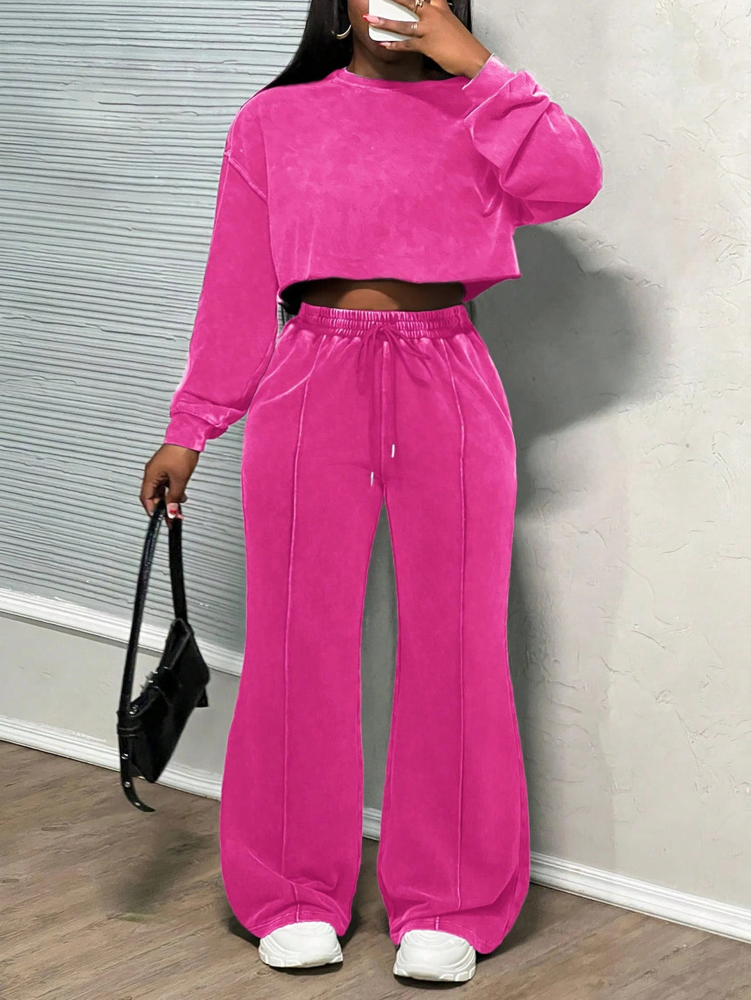 Kvindernes cropped loungewear sæt med brede benbukser og høj talje Skovae