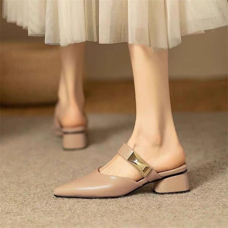 Dame Slingback-pumps med elegant blokhæl og moderne spænde-detajle Stilla