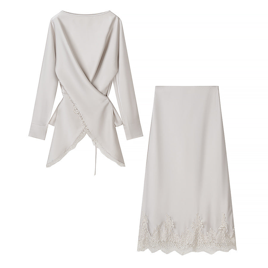 Dame elegant indviklet bluse med spidsbesætning og matchende nederdel Skovae