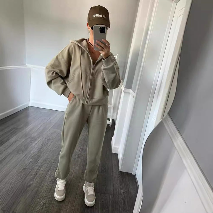 Dames sporty hoodie sæt med høj talje og praktiske lommer Skovae