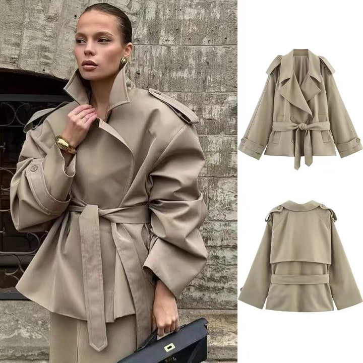 Dame trenchcoat med bred krave og bindebælte Stilla
