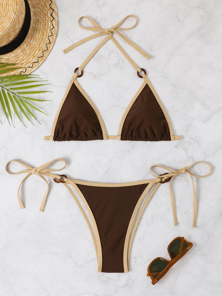 Dame triangel-bikini med justerbare stropper og ringdetaljer Skovae