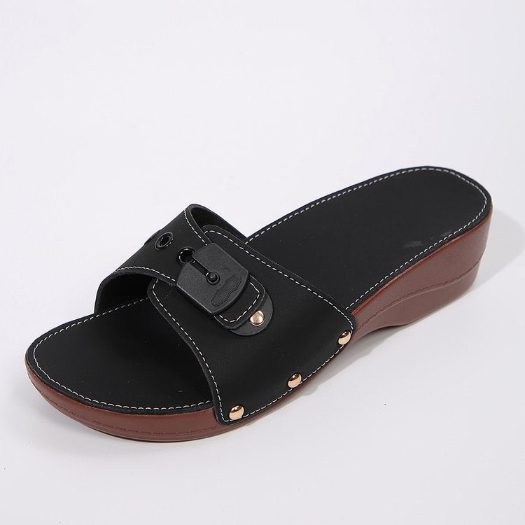 Dame slide sandal with padded comfort insole, decorative buckle and lightweight wedge sole Skovae