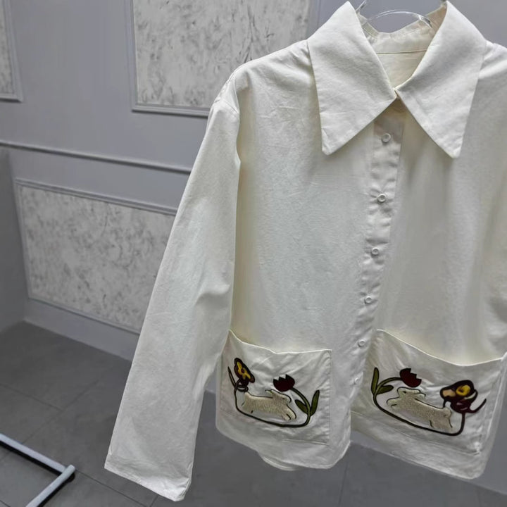 Damebluse med farverige dyremotiver og praktiske lommer Stilla
