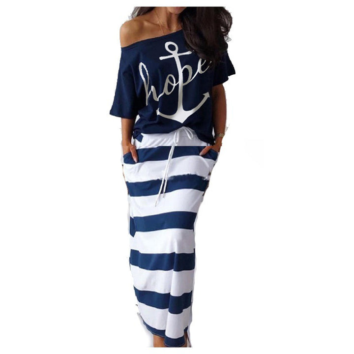 Kvindernes stilfulde strandoutfit med off-shoulder top og hoftelængde nederdel Stilla