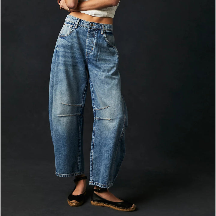 Dame Bredskåret Jeansbukser med modisk Brugt-Look og særlige Detaljer Stilla