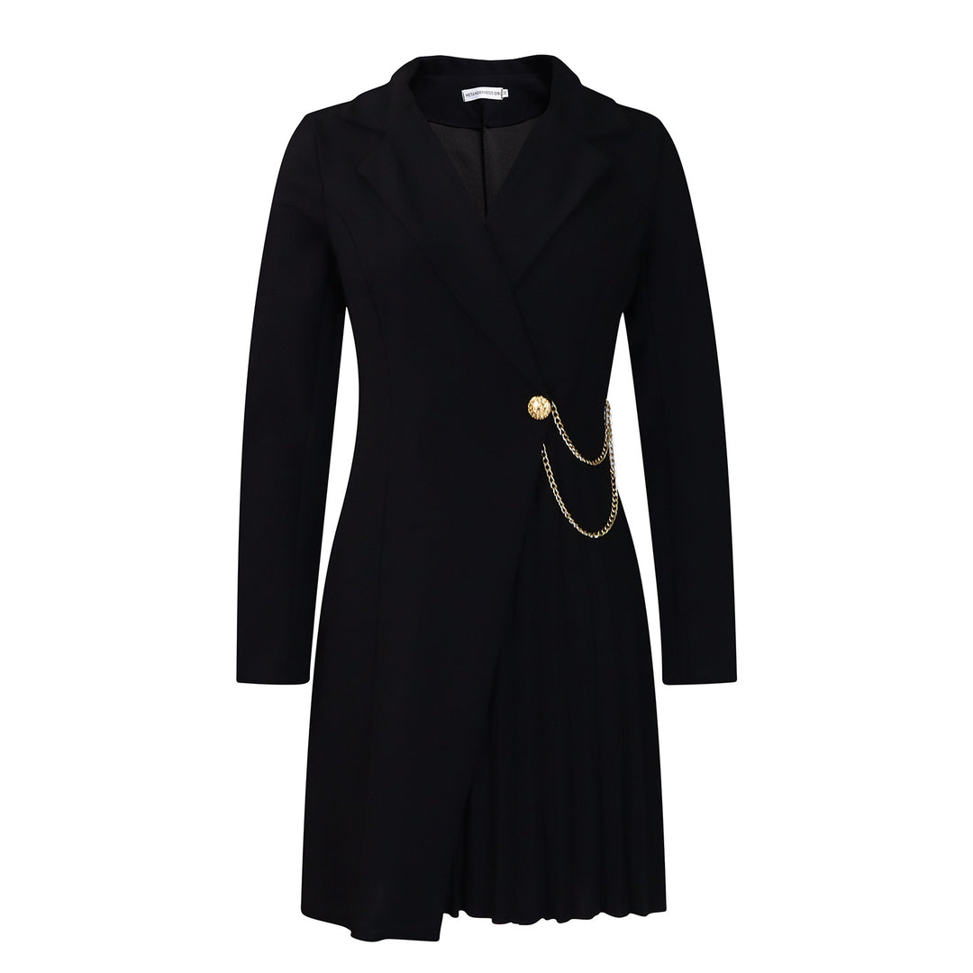 Dame Blazer-kjole med plissee-furer og elegante kæde-accenter Stilla