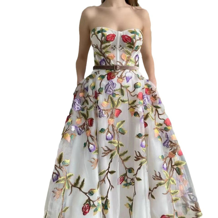 Dame elegant og detaljeret broderet aftenkjole Stilla