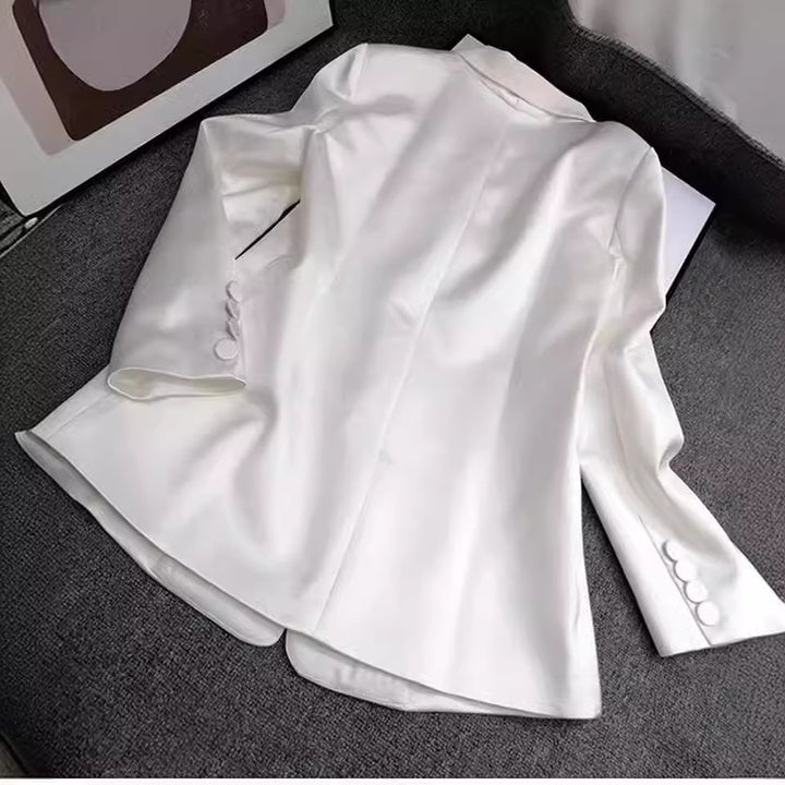 Dame elegant satin blazer med moderne detaljer Stilla