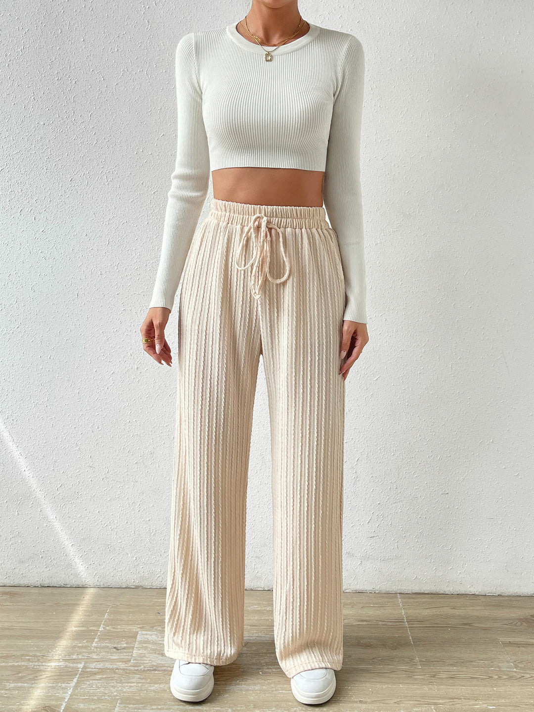 Dame afslappet lounge-sæt med strækbart crop-top og bløde palazzo-bukser Stilla