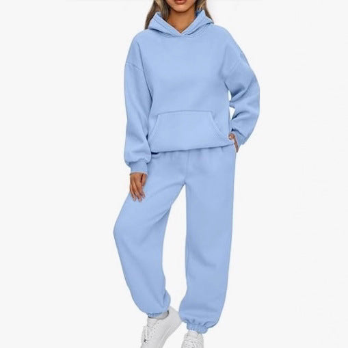 Kvinders afslappede hoodie jumpsuit lavet af kvalitets sweat materiale med praktiske lommer Skovae